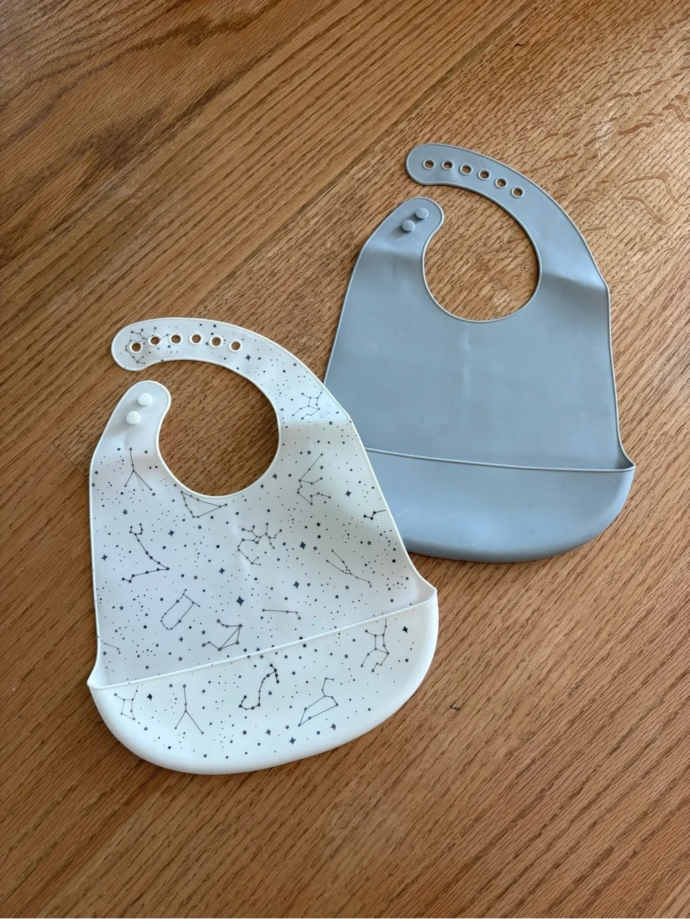 Badgley Mischka Silicone Baby Bibs - White Constellation & Light Gray